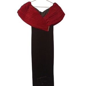 Vintage 1980s prom dress size 4 in mint condition.